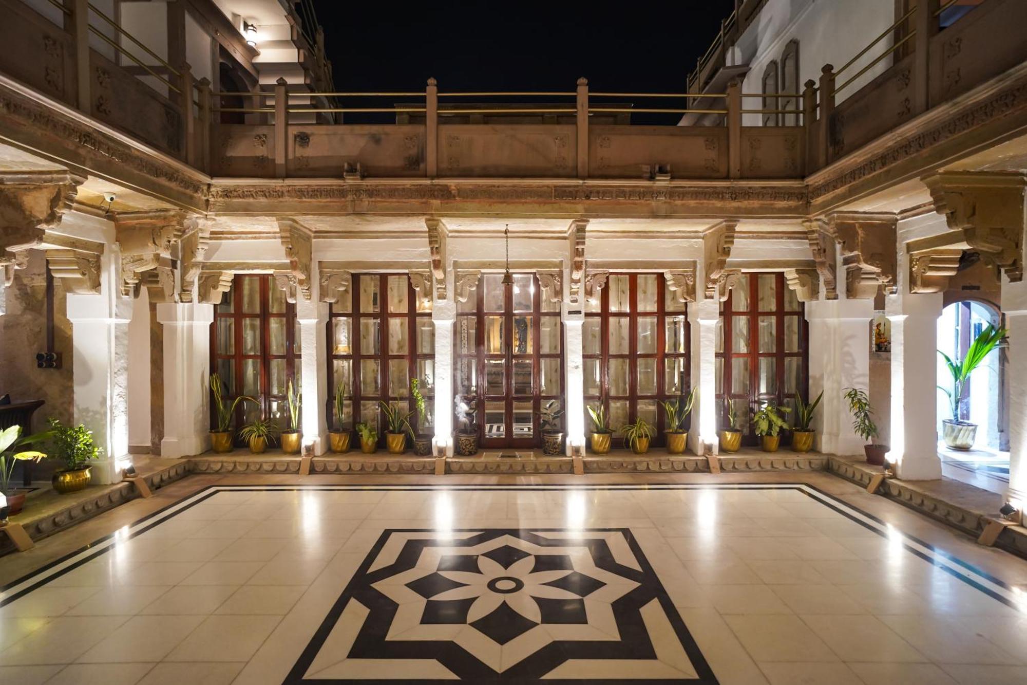 Hotel Guleria Kothi At Ganges à Bénarès Extérieur photo
