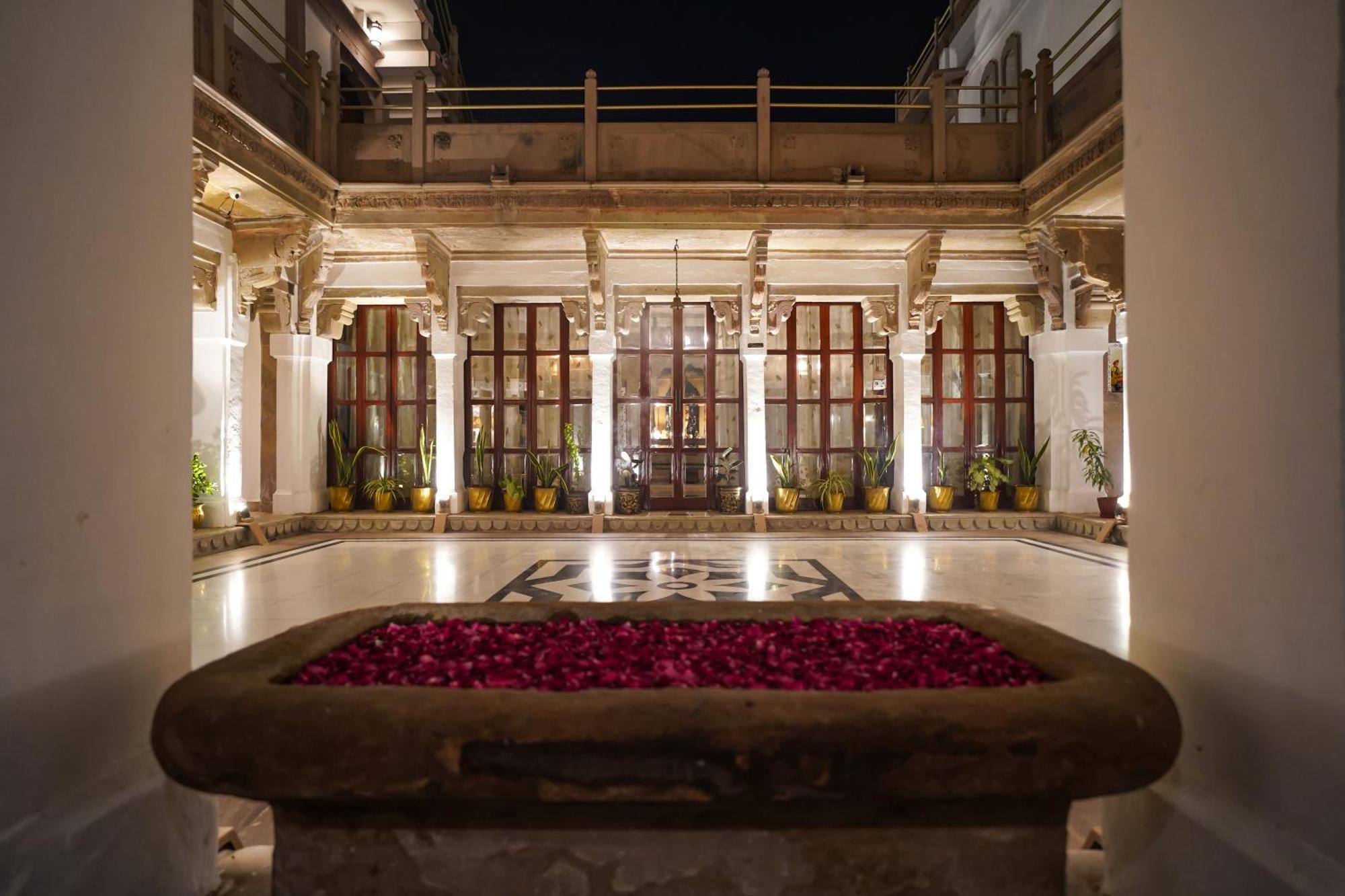 Hotel Guleria Kothi At Ganges à Bénarès Extérieur photo